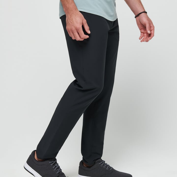 OTC Tech Chino Svart Travis Mathew