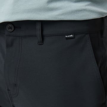 OTC Tech Chino Svart Travis Mathew