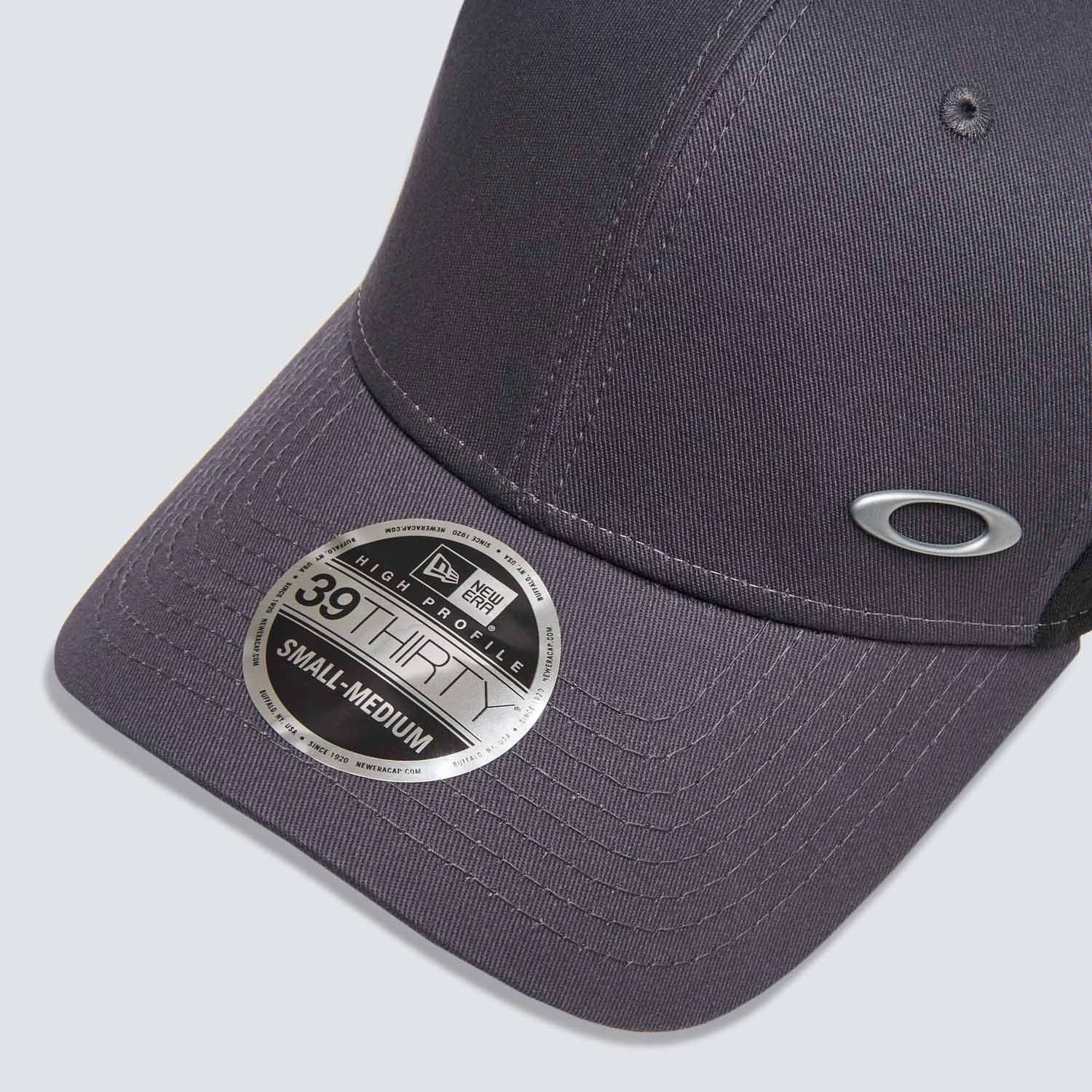 gray oakley hat