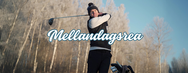 Golfspelare svingar en klubba på en vinterklädd golfbana med texten "Winter Sale" över bilden.